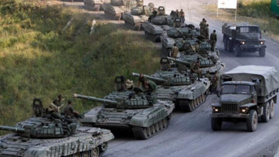 27.mai.2022 - Comboio com tanques russos T-62 é transferido para a região de Zaporizhzhia, no leste da Ucrânia - Reprodução/Telegram/Pravda Gerashchensko