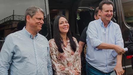Tarcísio, a esposa Cristiane e o presidente do PSD, Gilberto Kassab - Flickr/TF10 Campanha - Flickr/TF10 Campanha