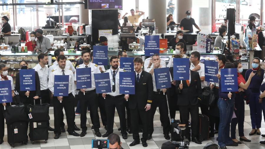 19.12.2022 - Greve de comissários e pilotos causa atrasos e cancelamentos no aeroporto de Congonhas, zona sul da cidade de São Paulo - RENATO S. CERQUEIRA/ESTADÃO CONTEÚDO