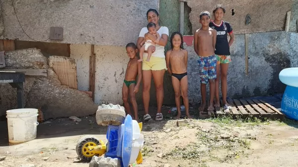 Luana tem cinco filhos em Maceió, mas só um recebeu valor adicional de R$ 150 em março - Carlos Madeiro/UOL - Carlos Madeiro/UOL