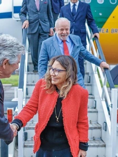 Lula e Janja desembarcam do avião presidencial em Londres