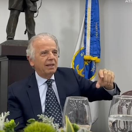 11.12.23 - O ministro da Defesa, José Múcio, em conversa com jornalistas na Marinha