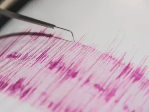 Forte tremor de magnitude 5,9 sacode centro do Japão