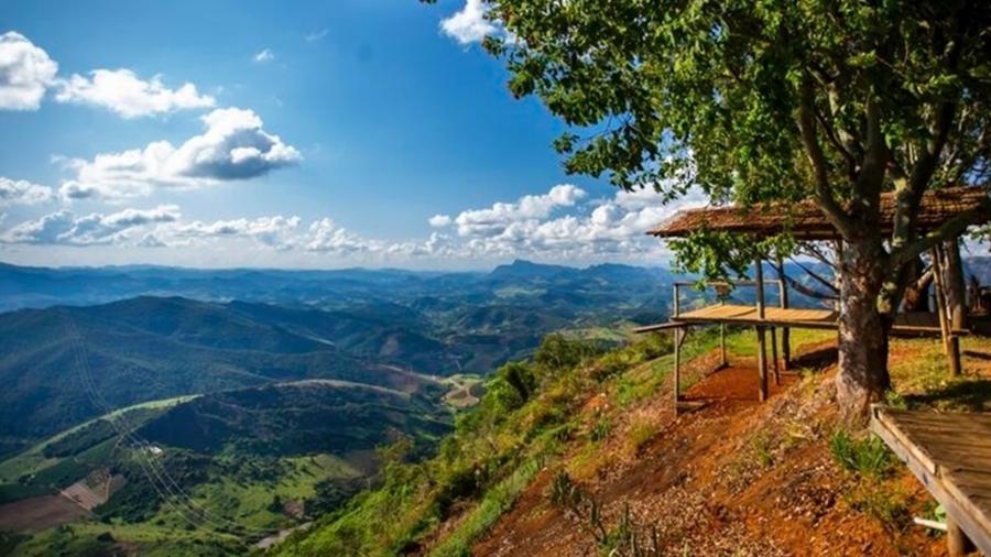 Acidente aconteceu no Mirante do Valente, próximo à rodovia ES-165