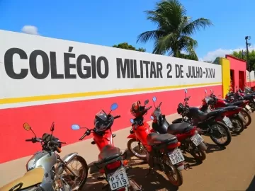 Expulsão de alunas de escola militar por 'chamar diretor de você' é anulada