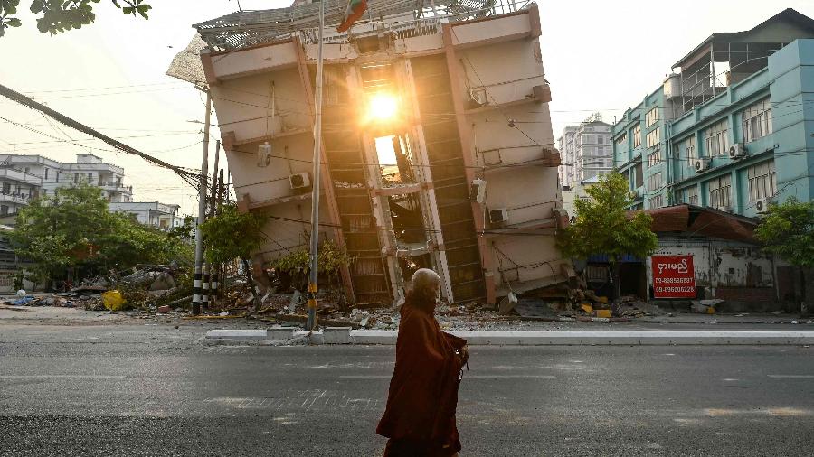 Prédio colapsado em Mianmar, após terremoto que matou centenas de pessoas Prédio colapsado em Mianmar, após terremoto que matou centenas de pessoas