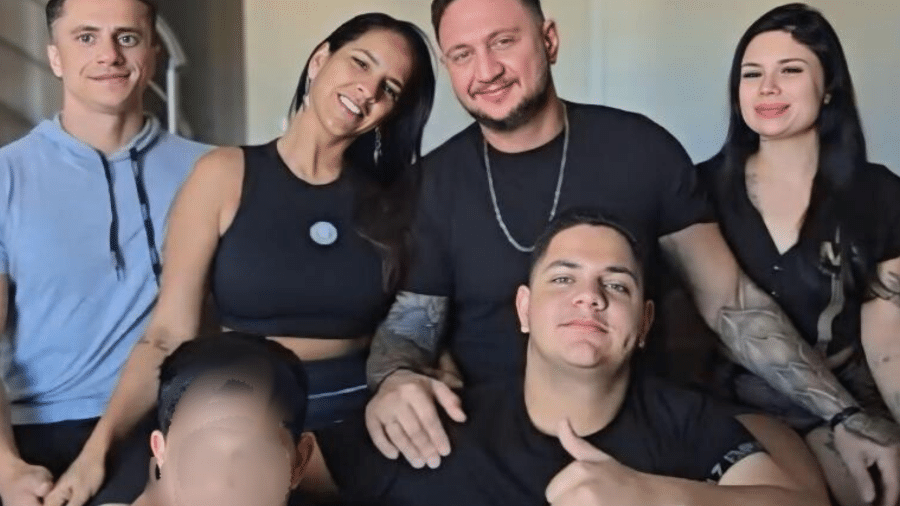 Os casais vivem em família com os filhos Os casais vivem em família com os filhos