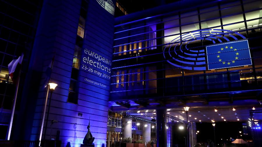 26.mai.2019 - Prédio de Parlamento Europeu anunciando na fachada a data das eleições europeias - Arquivo/Yves Herman/Reuters