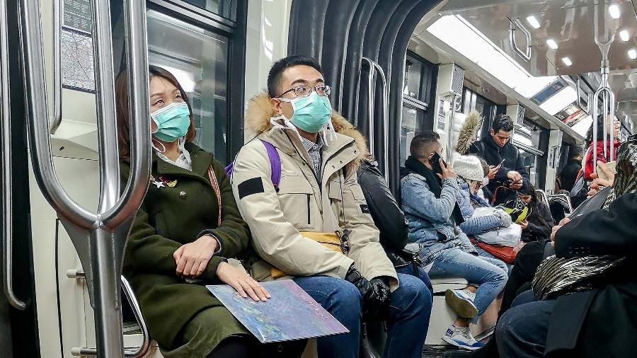Passageiros usam máscara em vagão do metrô na cidade de Paris: acessório parece longe de desaparecer - ROSIVAN MORAIS/FUTURA PRESS/FUTURA PRESS/ESTADÃO CONTEÚDO