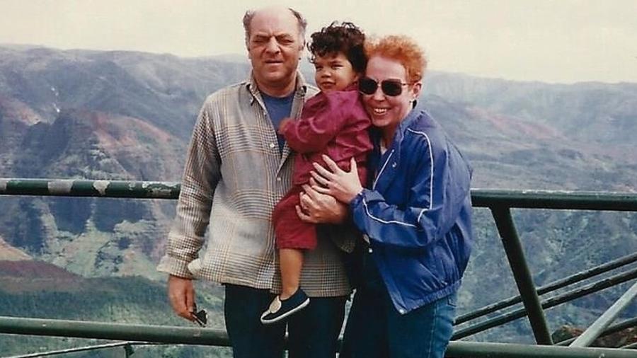 Liam com seu pais adotivos, Stephanie Griffin e Ben Dubinsky. Ele nasceu no Brasil em 1983 e foi levado aos EUA com poucas semanas de vida - Arquivo Pessoal
