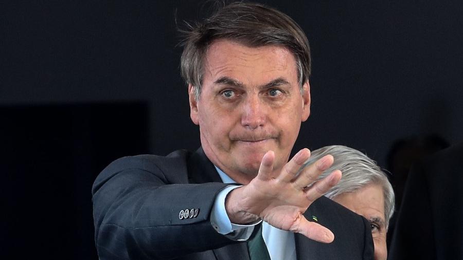 O presidente Jair Bolsonaro na saída do Palácio da Alvorada: no país dos maricas, ninguém segura o capitão - Gabriela Biló/Estadão Conteúdo