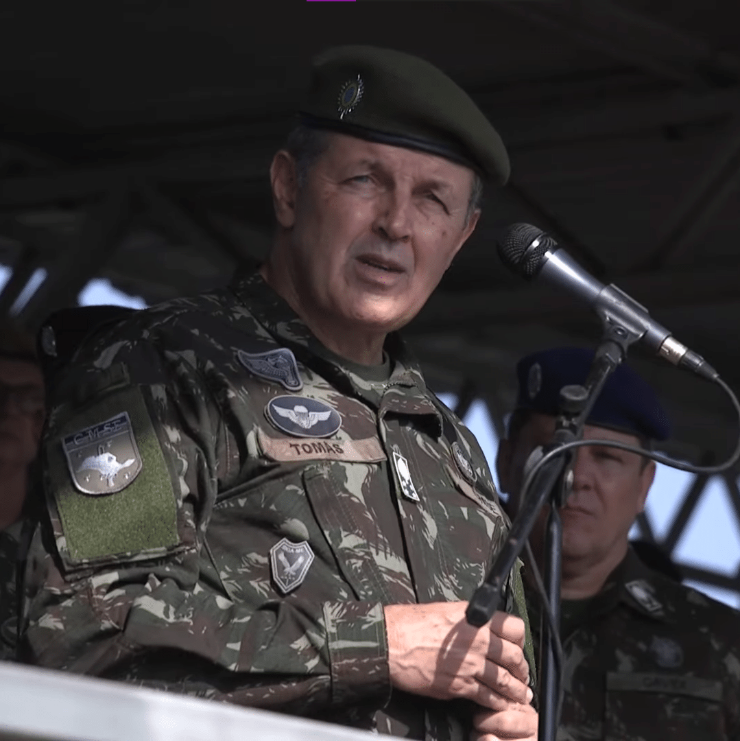 General assume comando do Exército e recebe R$ 770 mil - Politica - Estado  de Minas