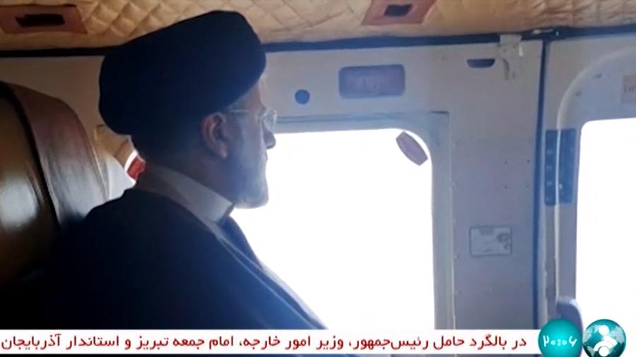19.mai.2024 - Imagens mostram presidente do Irã, Ebrahim Raisi, dentro de helicóptero antes de acidente