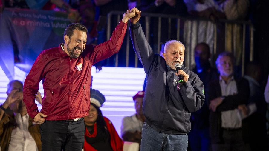 O presidente Lula (PT) no comício do candidato a prefeitura de São Paulo Guilherme Boulos (PSOL), na zona leste - Adriano Vizoni/Folhapres