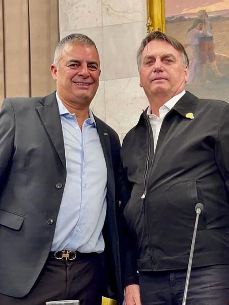 Sargento Simões, candidato à prefeitura de Mauá (SP), ao lado do ex-presidente Jair Bolsonaro, ambos do PL - Reprodução/Instagram @sargentosimoes