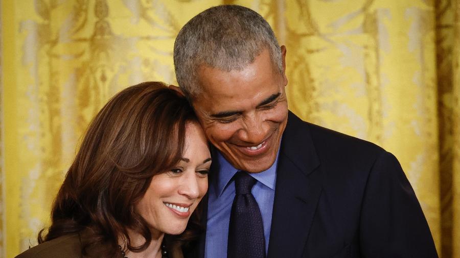 Kamala e Obama juntos em evento no dia 05 de abril na Casa Branca