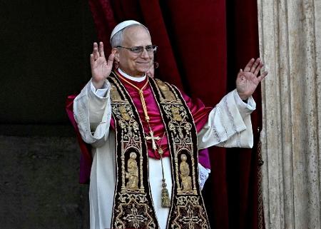 Papa Leão 14 pregou sobre a 'paz' na sua primeira aparição Papa Leão 14 pregou sobre a 'paz' na sua primeira aparição