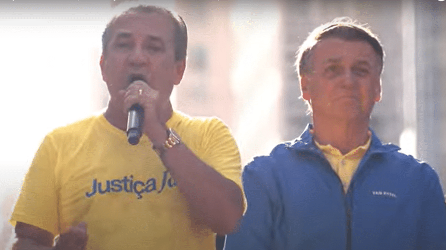 Pastor Silas Malafaia discursa na Paulista ao lado de Bolsonaro