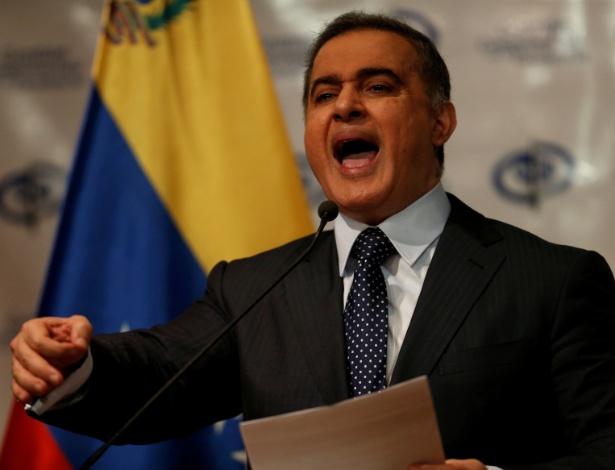 23.ago.2017 - Procurador-geral da Venezuela, Tarek Saab, em coletiva de imprensa em Caracas - ANDRES MARTINEZ CASARES/REUTERS
