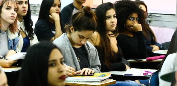 Estudantes repassam conteúdos para o exame deste domingo (5) - Aloisio Mauricio /Fotoarena/Folhapress