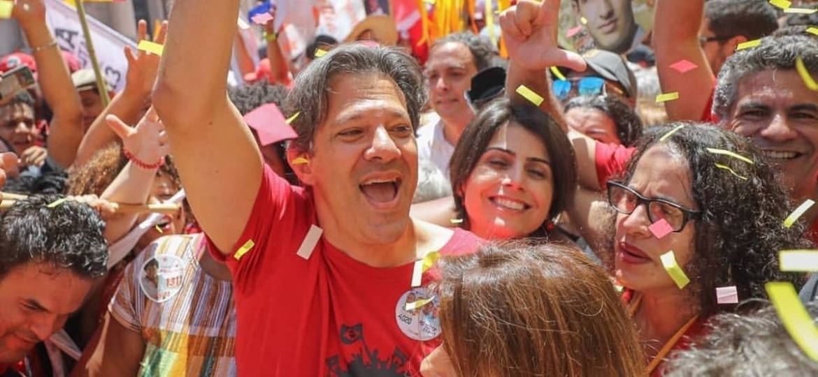 O candidato do PT, Fernando Haddad, acompanhado da sua vice, Manuela D"Ávila (PCdoB), do senador Humberto Costa e do candidato a reeleição ao governo de Pernambuco, Paulo Câmara (PSB) - Ricardo Stuckert/Divulgação