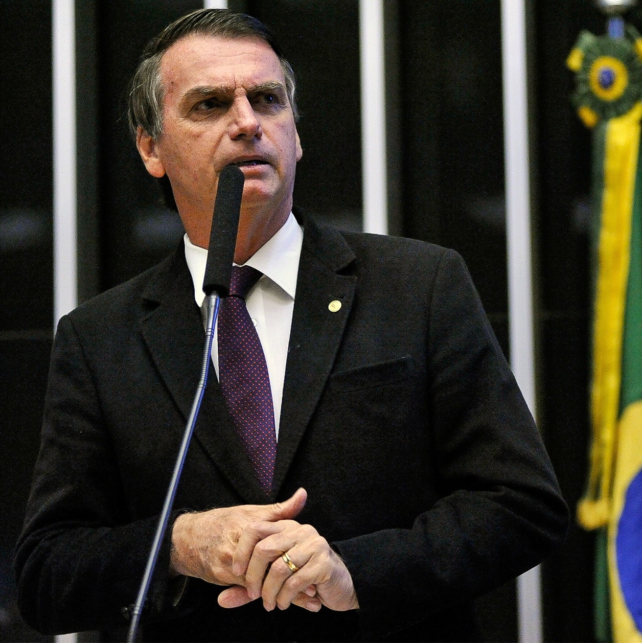 Filho de Bolsonaro diz que Netflix fará série sobre seu pai - Blog