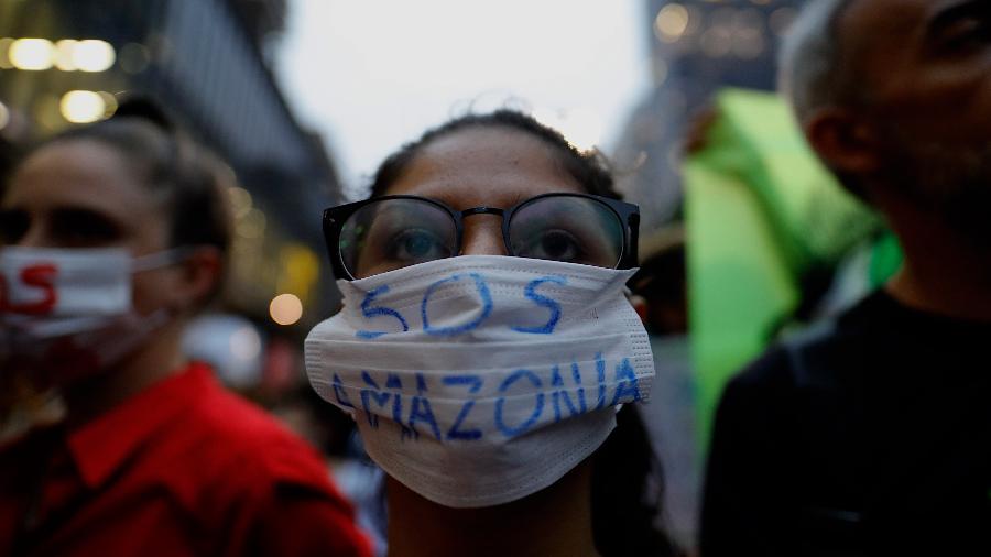 Manifestantes ocupam a Avenida Paulista, região central de São Paulo, nesta sexta-feira, 20, dia da Marcha Global Pelo Clima - MARCELO CHELLO/ ESTADÃO CONTEÚDO