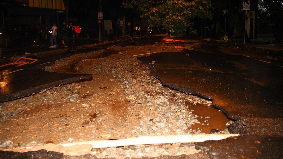 28.jan.2020 - Chuva causa pontos de alagamento e estragos na cidade de Belo Horizonte - ALLAN CALISTO/ESTADÃO CONTEÚDO