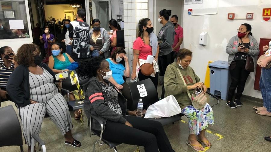 Sala de espera lotada no Pronto Socorro do Hospital Municipal da Lapa, em São Paulo - Lucas Borges Teixeira/UOL