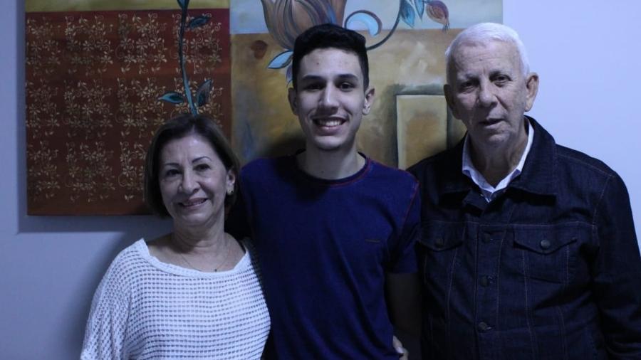 Tiago Amorim, 20 anos, perdeu três familiares em poucos dias - Acervo pessoal