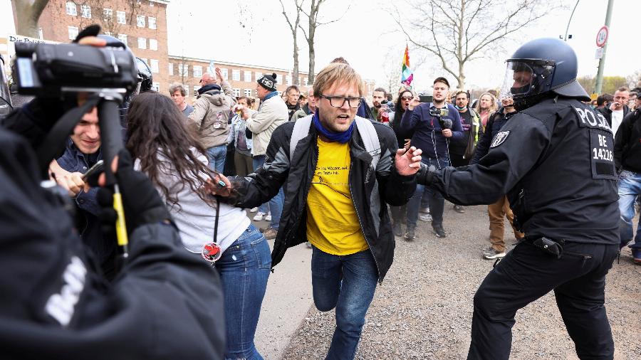 Manifestação contra medidas de lockdown teve confrontos com a polícia em Berlim, na Alemanha - Christian Mang/Reuters