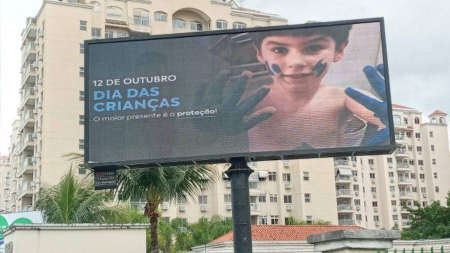 Os outdoors em homenagem ao menino Henry neste Dia das Crianças foram instalados na Zona Oeste do Rio de Janeiro - Reprodução/Redes Sociais