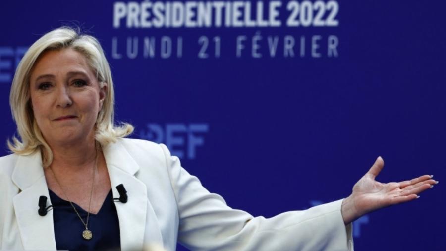 Marine Le Pen moderou seu discurso e mudou programa para atrair eleitores que tradicionalmente votam em partidos de esquerda - REUTERS/Gonzalo Fuentes