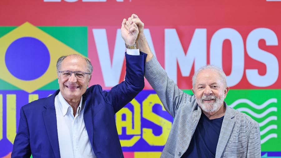 Alckmin e Lula, no lançamento das diretrizes do programa de governo, em São Paulo - RICARDO STUCKERT