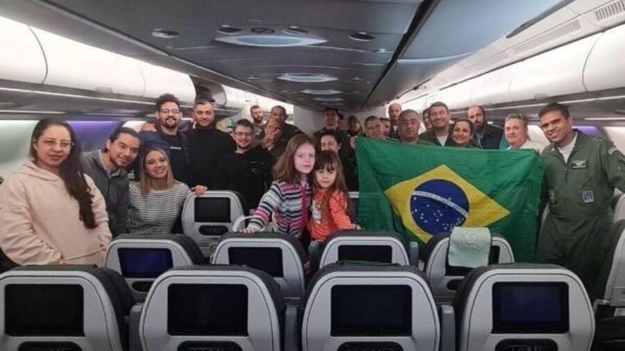 12.fev.2023 - FAB transporta brasileiros e estrangeiros da Turquia para o Brasil - Reprodução/FAB