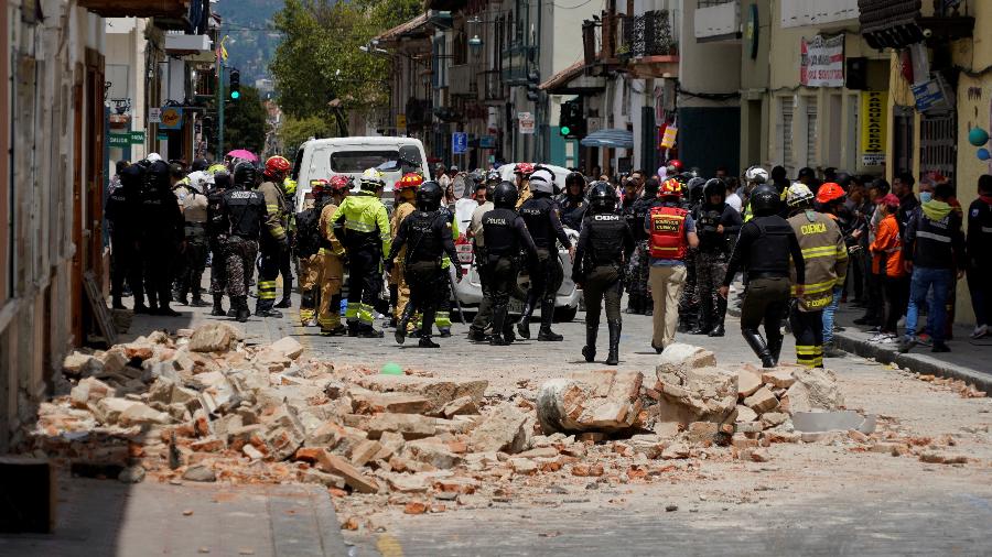 Rua destruída por terremoto em Cuenca, no Equador - REUTERS/Rafa Idrovo Espinoza