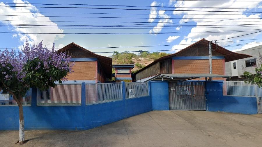 Criança entregou bilhete escrito pela mãe para diretora de escola municipal em Minas Gerais; mulher acionou a polícia - Google Street View/Reprodução