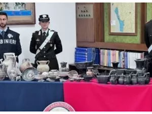 Polícia italiana recupera peças arqueológicas etruscas e romanas