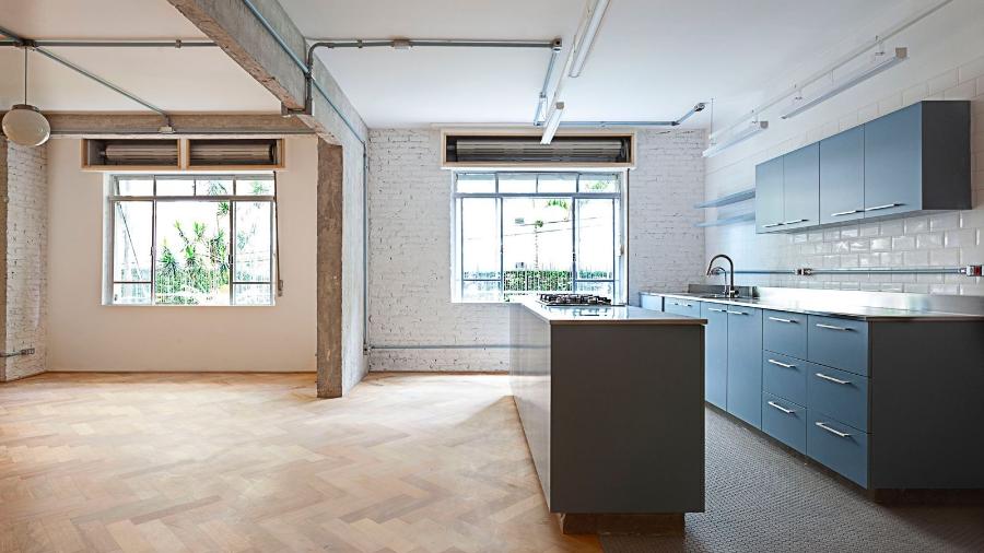 Cozinha integrada à sala depois de reforma: vale a pena comprar para revender?