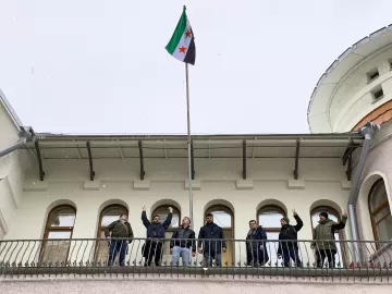 Embaixada da Síria em Moscou hasteia a bandeira da oposição