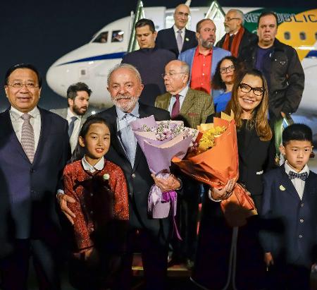 Presidente da República, Luiz Inácio Lula da Silva, durante chegada a Pequim Presidente da República, Luiz Inácio Lula da Silva, durante chegada a Pequim