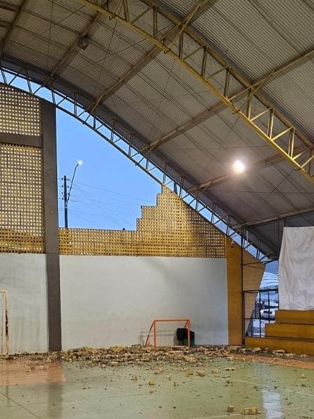 Tempestade derruba muro de escola em SC - Corpo de Bombeiros/Divulgação