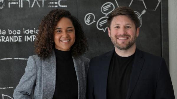 Josiara Diniz, gerente de políticas públicas da OpenAI, e Nicolas Robinson Andrade, diretor de relações governamentais da OpenAI para América Latina e Caribe Josiara Diniz, gerente de políticas públicas da OpenAI, e Nicolas Robinson Andrade, diretor de relações governamentais da OpenAI para América Latina e Caribe
