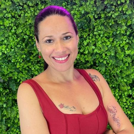 Rosana Ambrósio fez uma tatuagem de fênix na La Femme Tattoo