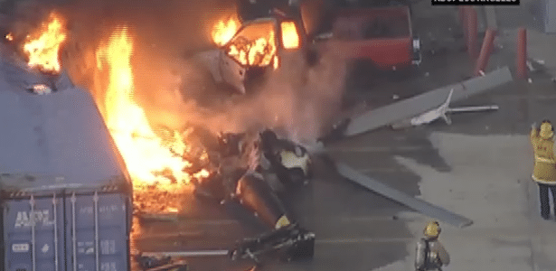 Âncora de TV chora ao vivo ao confirmar morte de colegas em queda de helicóptero nos EUA