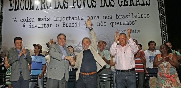 Ao lado de Fernando Pimentel (esq.), o presidente Luiz Inácio Lula da Silva (PT) participa de evento em Montes Claros (MG) em 2015 - Ricardo Stuckert/Instituto Lula