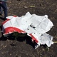 Parte de avião é encontrada no local da queda, em Bishoftu, na Etiópia - Tiksa Negeri/Reuters