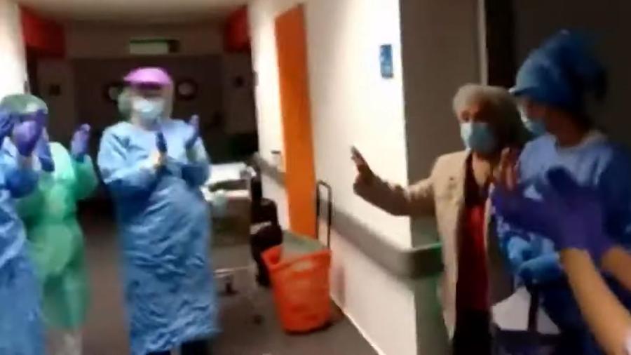 Vovó Pepita, como ficou conhecida, foi aplaudida ao deixar o hospital em Madri  - Reprodução/Youtube