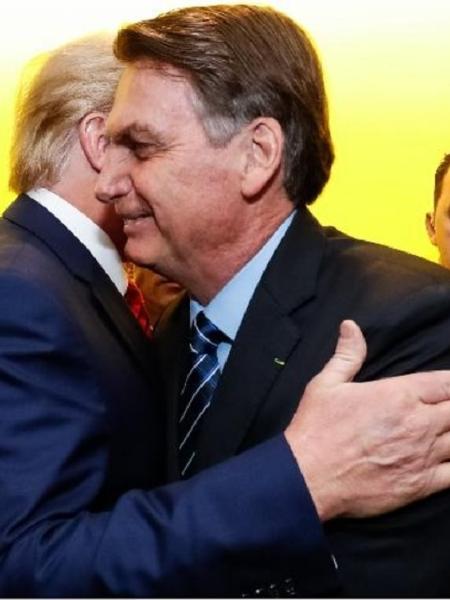 Donald Trump e Jair Bolsonaro se abraçam - Alan Santos/PR