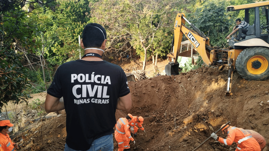 Operação de resgate de ossadas em Governador Valadares  - Divulgação/Polícia Civil de Minas Gerais
